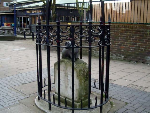 Monument_and_Pub_-_-The_Whittington_Stone-_-_geograph.org.uk_-_1180836